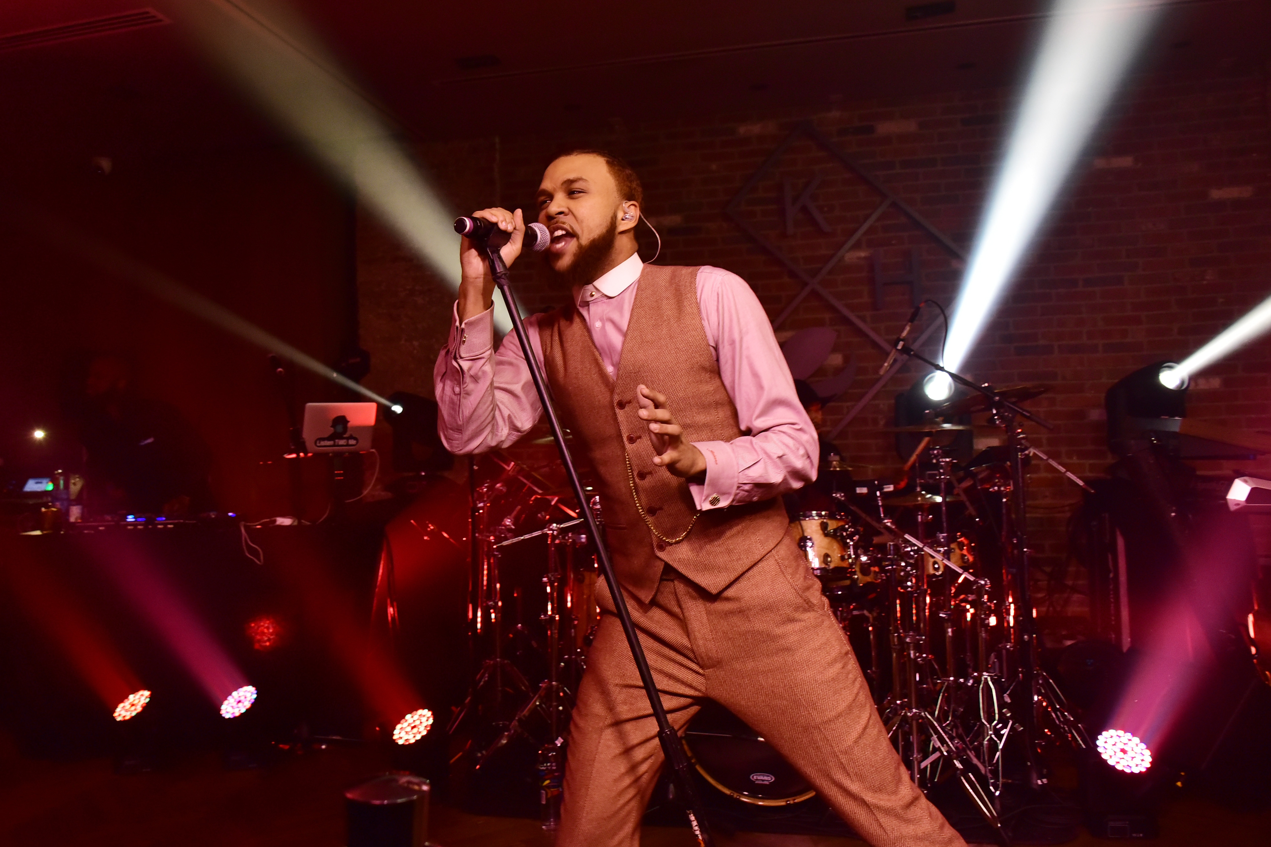 Jidenna Sound Drop Performance at Kola House