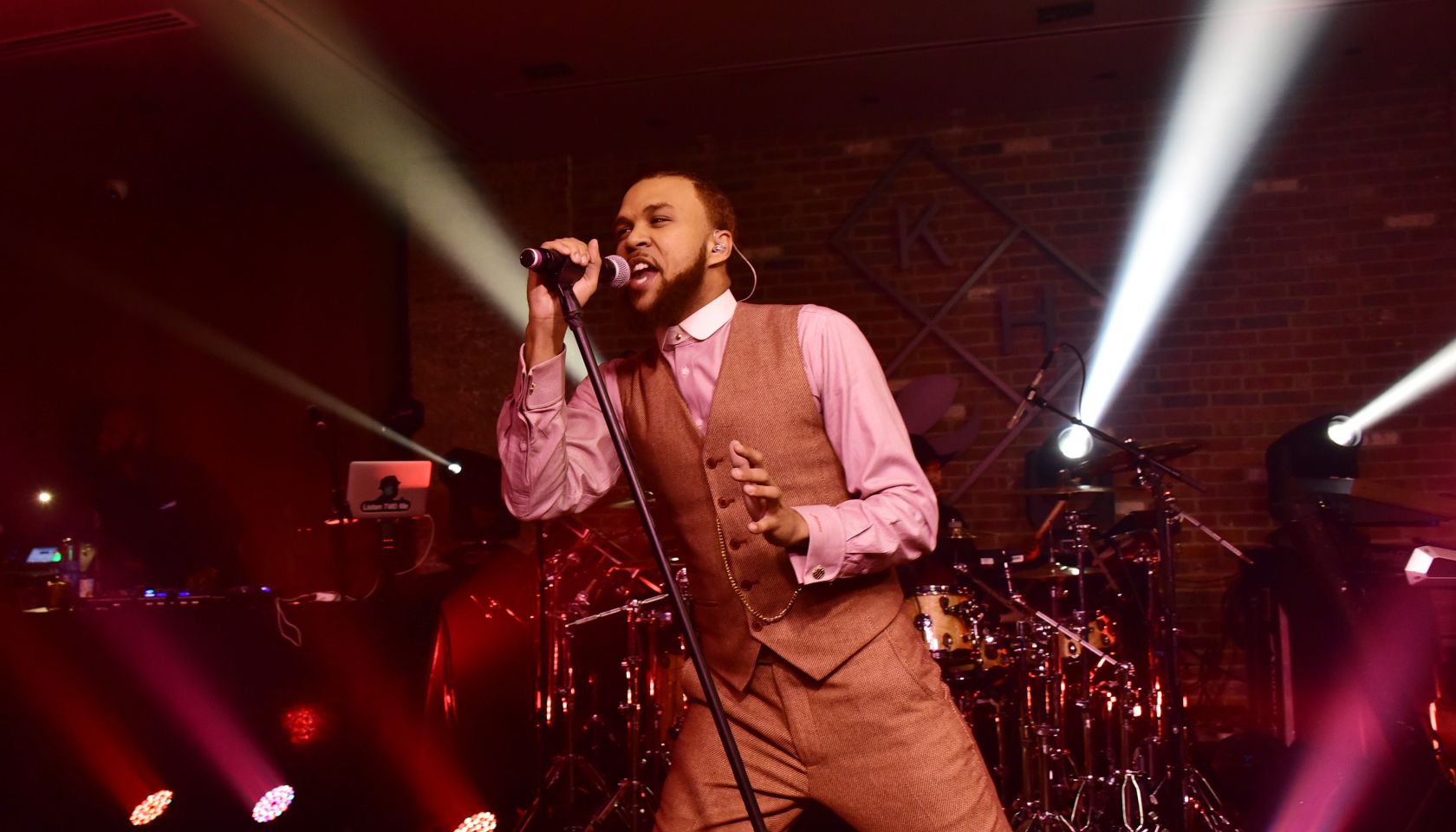 Jidenna Sound Drop Performance at Kola House