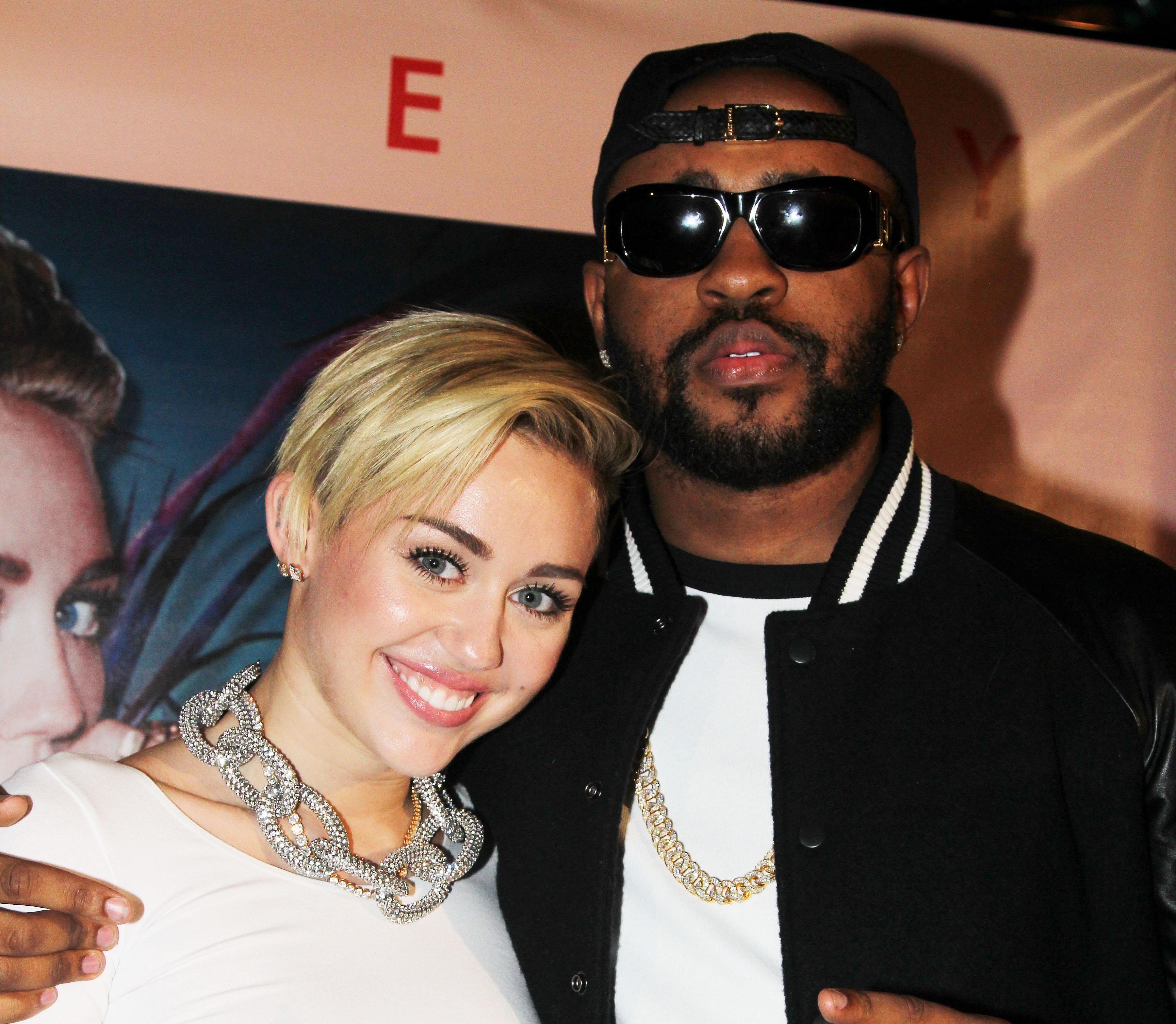 Miley Cyrus 'Bangerz' Record Release Signing