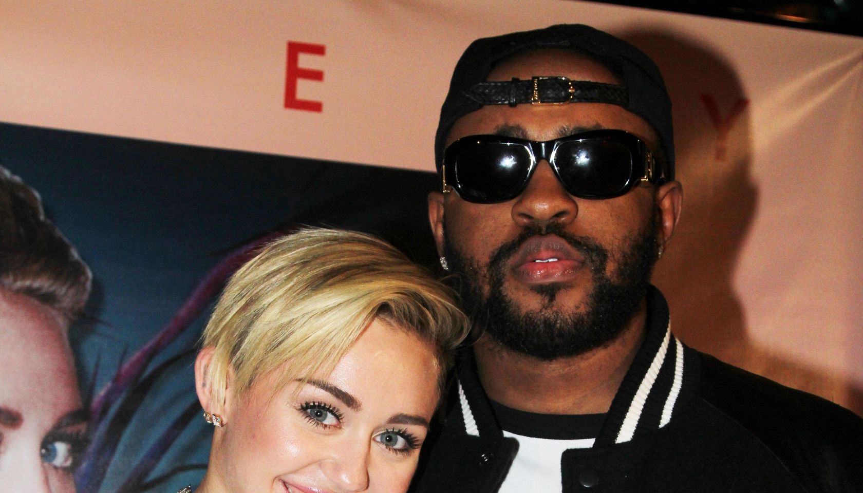 Miley Cyrus 'Bangerz' Record Release Signing