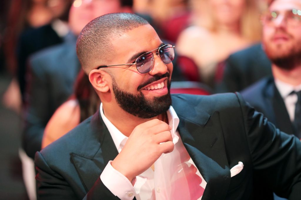 Drake Signs: Debuted New Song At The Louis Vuitton Fashion Show