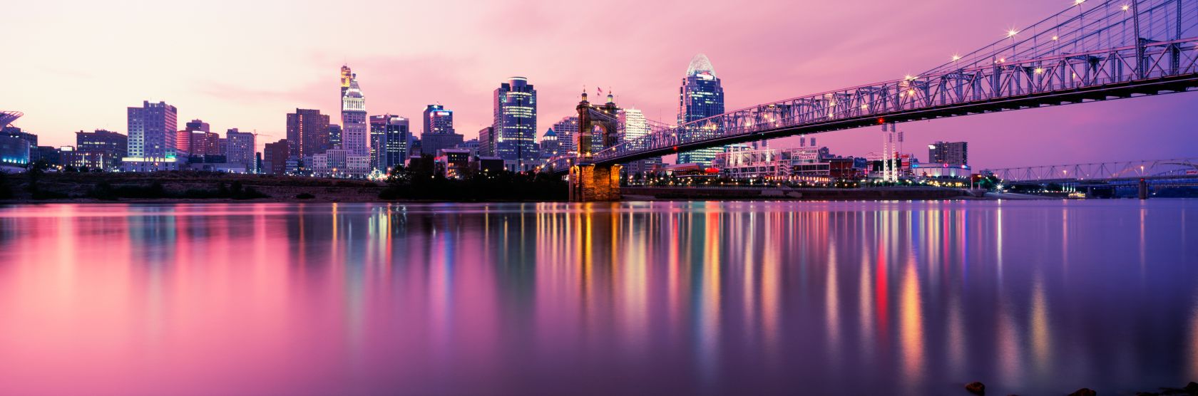 Suspension bridge across the Ohio River with skyscrapers in the background, Cincinnati, Ohio, USA