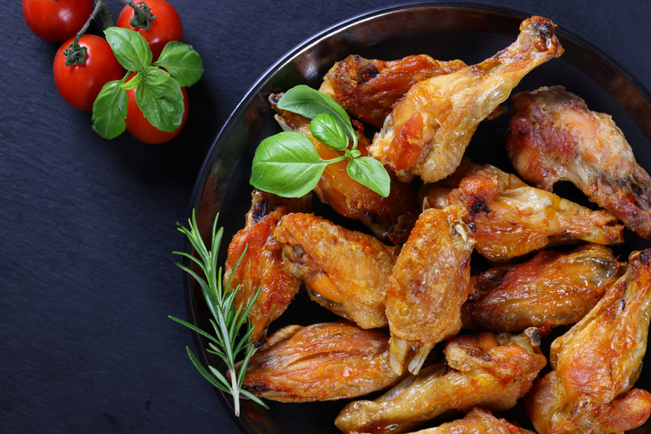 Air Fryer with chicken drumsticks and wings